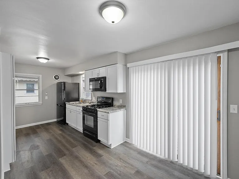 2607 Stanford Ave — Photo 7