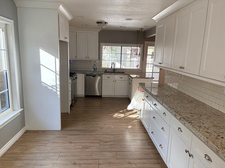 11606 Lyster Ave — Photo 5