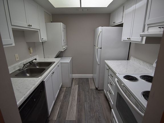 4th image of 700 E Airport Blvd Unit D-6