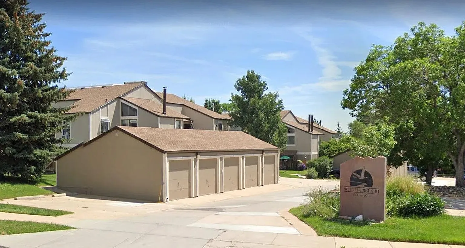 2 bed, 816 sqft, $2,200 — Photo 1