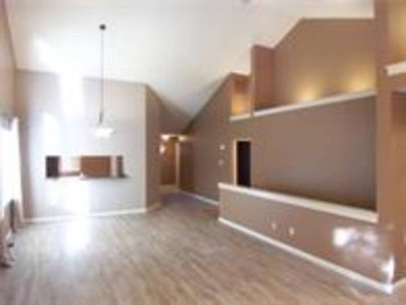 3rd image of 3411 Darbyshire Dr