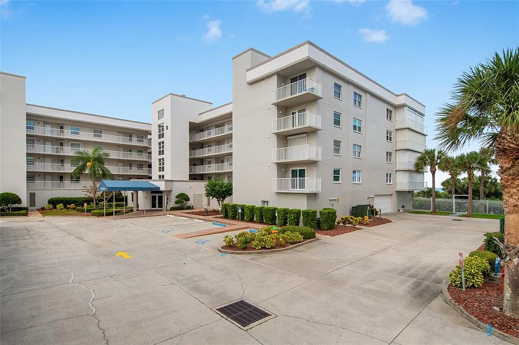 2 bed, 2.0 bath, 1590 sqft, $3,750 — Photo 3