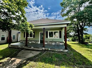 301 S Water St, Locust Grove, OK 74352