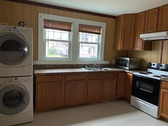 2nd image of 18 Parkside Pl #A