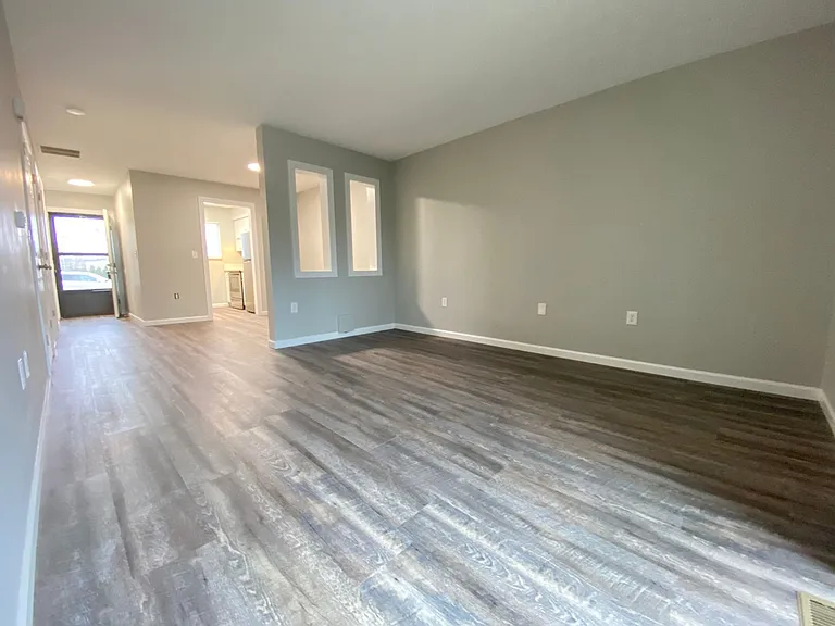 7815-7821 Betsy Ross — Photo 3