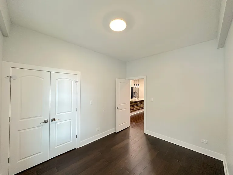 2440 W Iowa St #1F — Photo 8