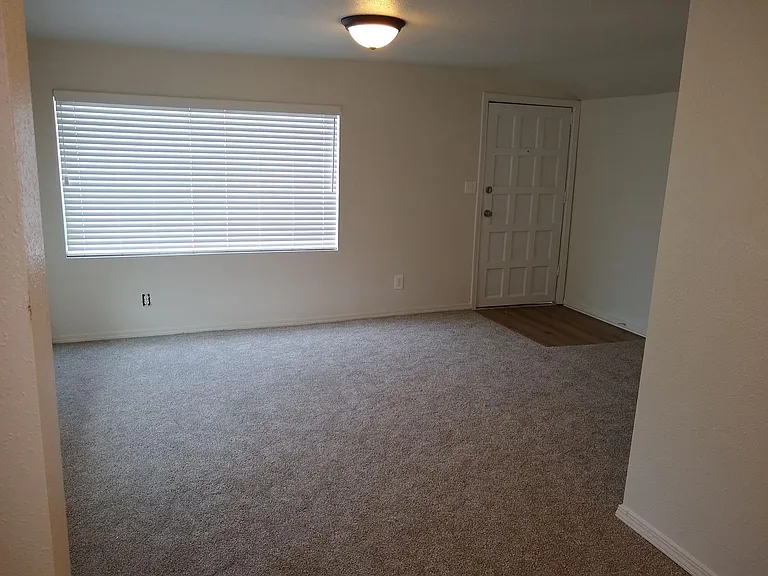 1390 Retsil Rd E — Photo 19