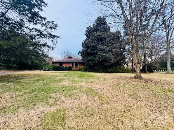 6001 Lansing Dr, Charlotte, NC 28270