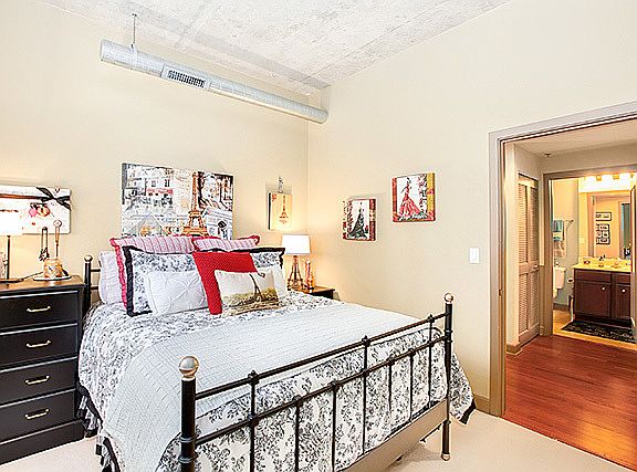 5th image of 1305 S Michigan Ave APT 1001