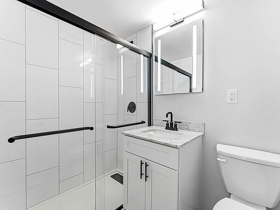 5th image of 401 E 63rd St APT 14