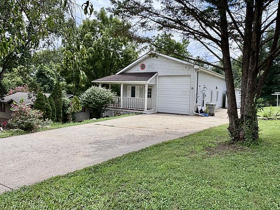 2nd image of 107 Fort St