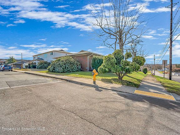 3rd image of 801 Moosic Rd