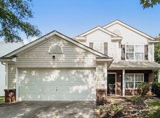 3804 Larkhaven Village Dr, Charlotte, NC 28215