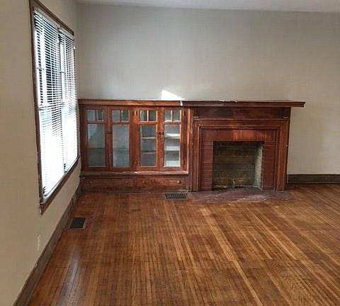 3rd image of 725 Woodruff Place Middle Dr APT 1
