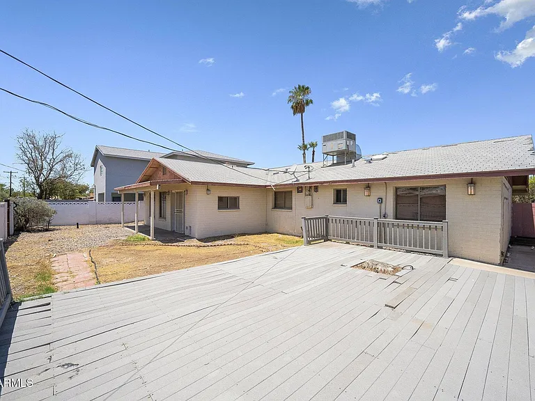 1137 E Bishop Dr — Photo 27