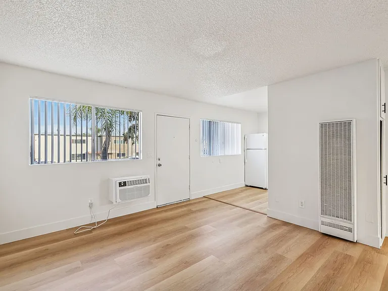 Bella Vista Apartments — Photo 37