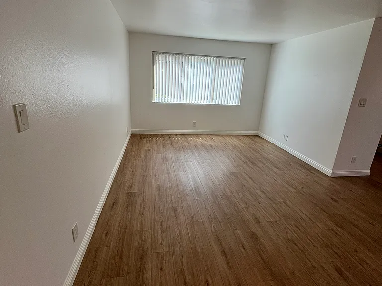 19142 Sherman Way #1 — Photo 4