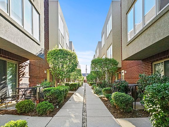 2nd image of 2923 N Natoma Ave Unit 4