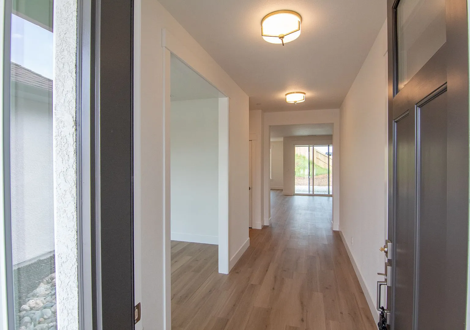 $500 Move In Special Off First Months Rent. — Photo 2