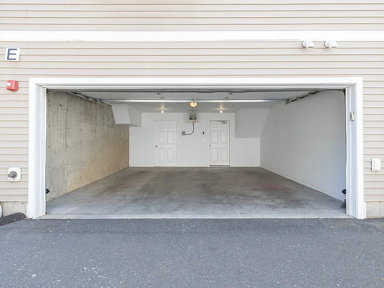 Summerview Square — Photo 17