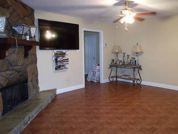 FAMILY ROOM/DEN