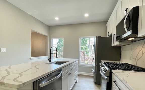 4th image of 605 Ivy League Ln