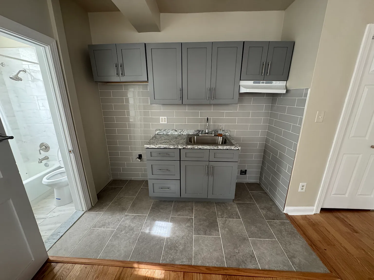 Studio, 445 sqft, $975 — Photo 3