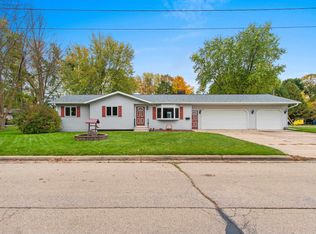 69 18th St, Clintonville, WI 54929