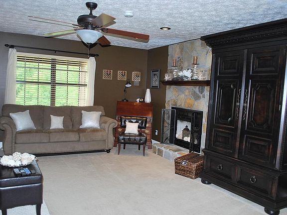 3rd image of 505 Deer Foot Ct