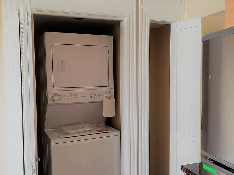 232 W Burke St — Photo 13