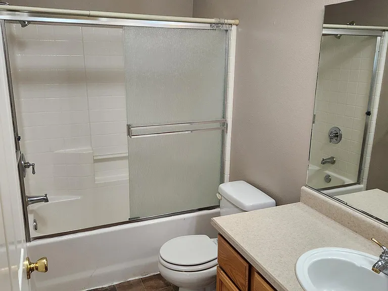 3360 Southwood Dr — Photo 7