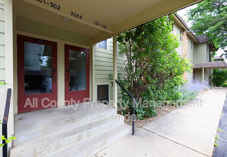 3055 Corona Trl #102 — Photo 1