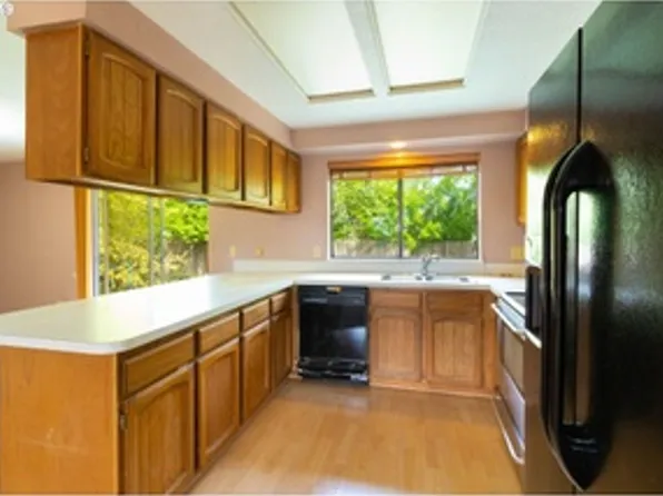 1866 Jasper Ave, Sutherlin, OR 97479