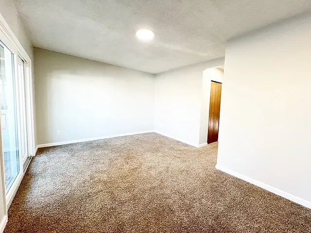 637 Pleasant Ave #202 — Photo 9
