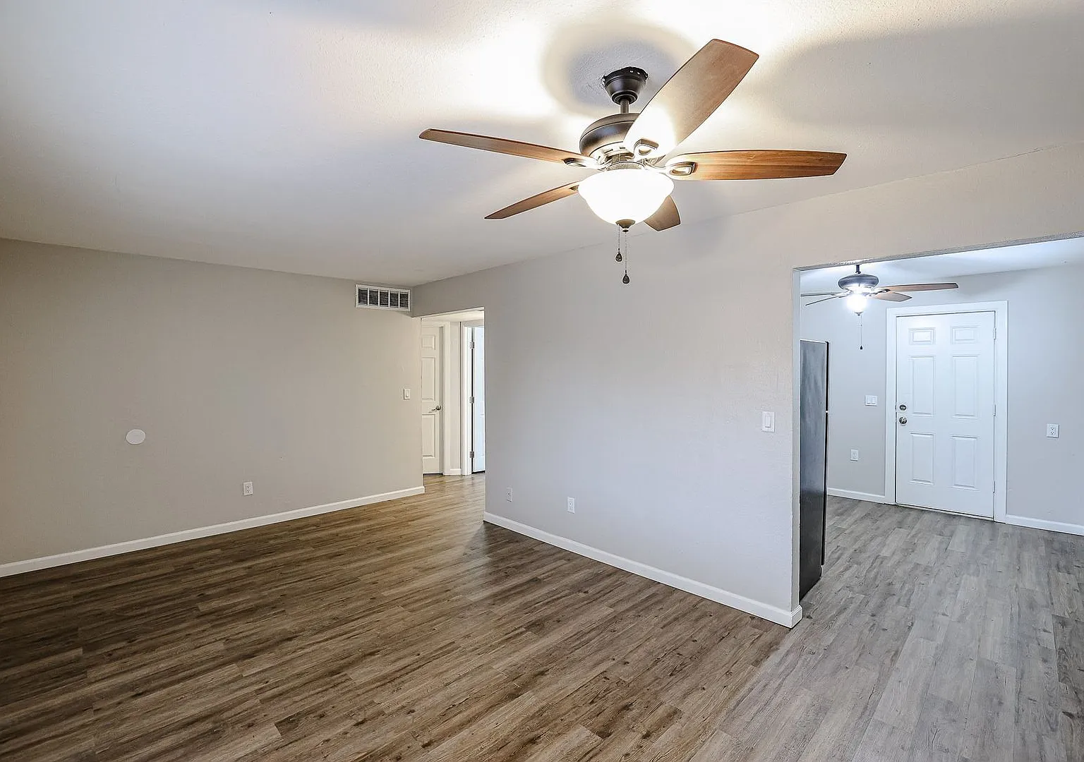 Hlaf Month Rent Free! — Photo 3