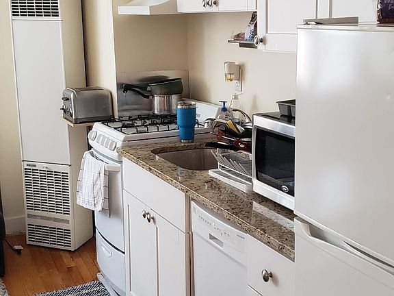 3rd image of 146 Endicott St #10