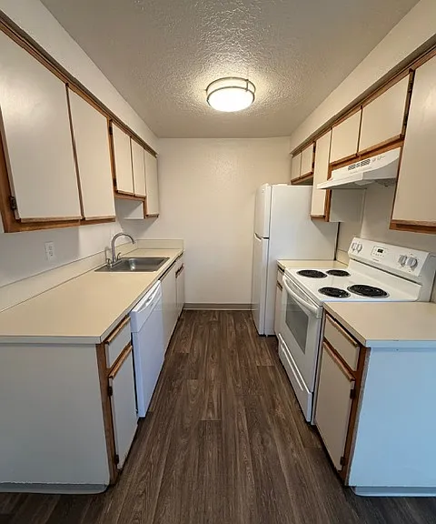 Cheryl Lynn Apartments — Photo 7