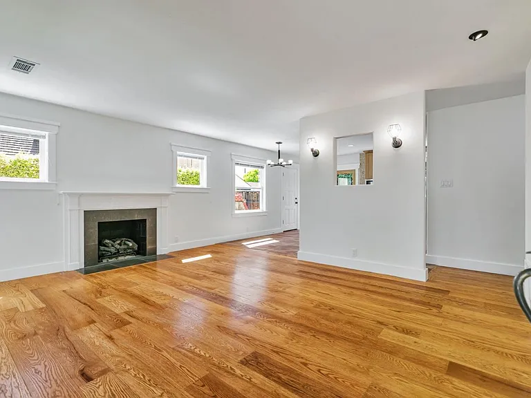 2276 Newhall St — Photo 2