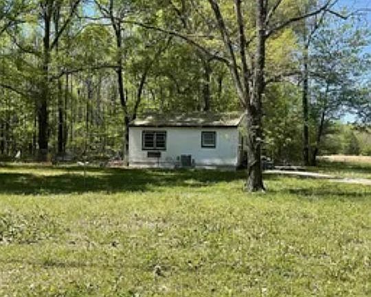 2. Bed nice yard