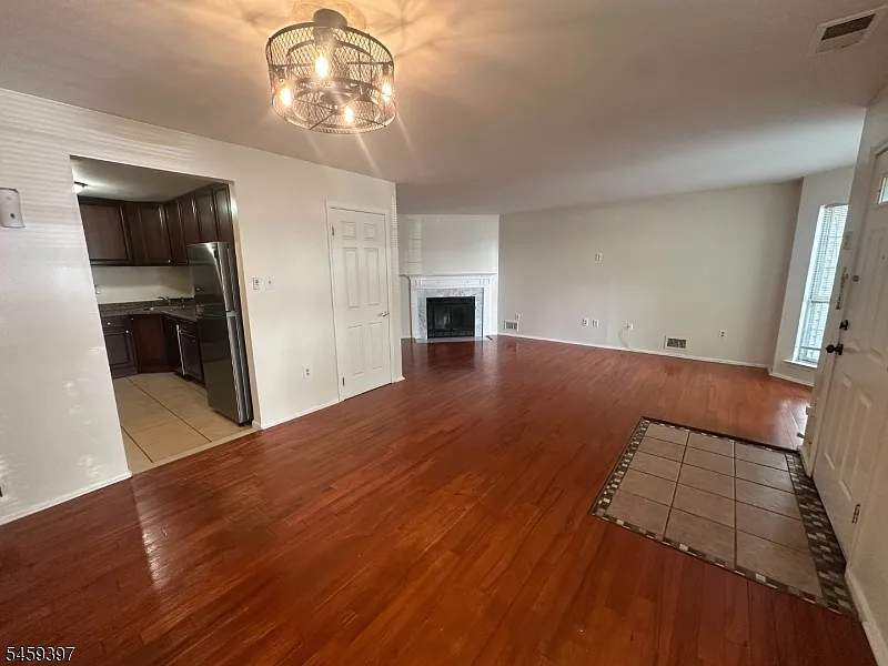 2 bed, 2.5 bath, 1050 sqft, $2,750 — Photo 3