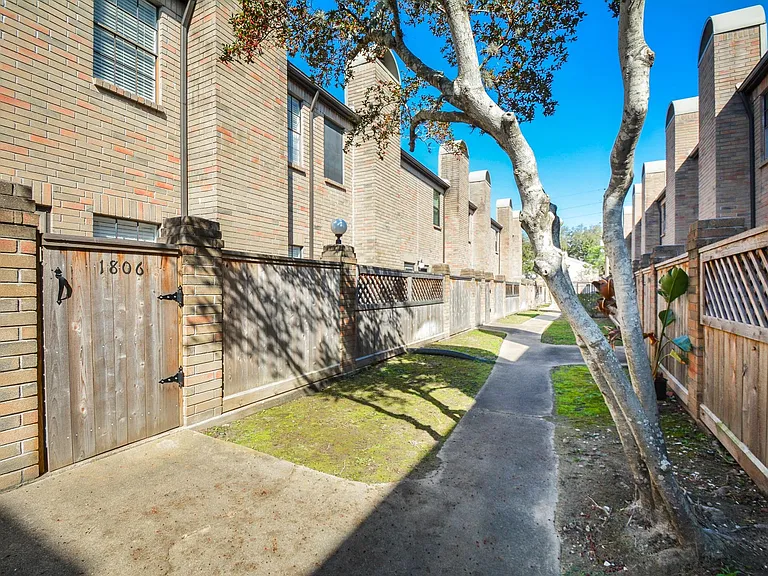 9850 Pagewood Ln #1806 — Photo 1