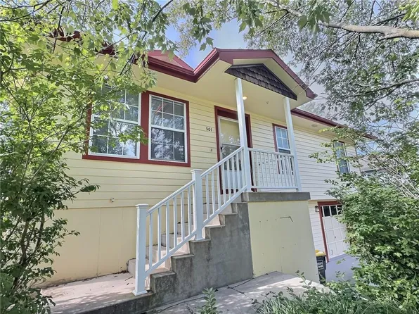 301 E 17th St, Kearney, MO 64060