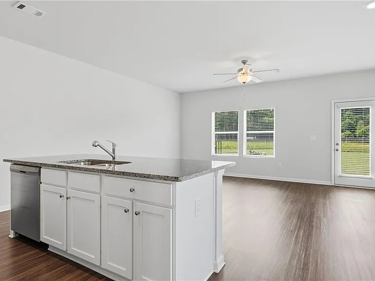 157 Green Loop NW — Photo 5
