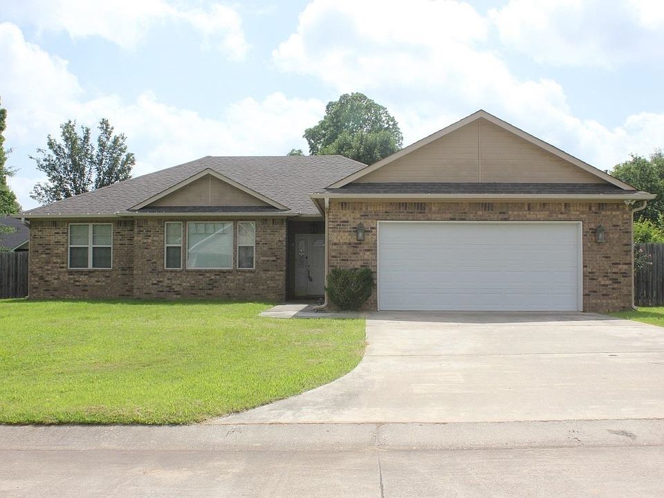 1st image of 4 Twin Creek Dr