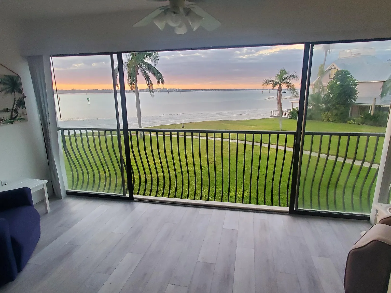 895 S Gulfview Blvd — Photo 1