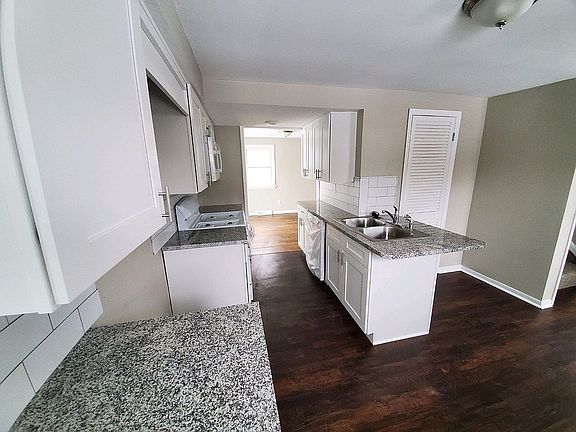 5th image of 33106 Alva Dr