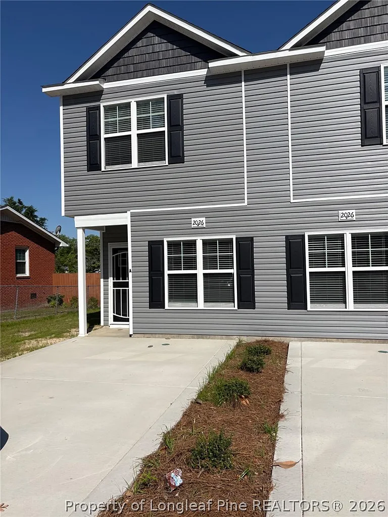 3 bed, 2.5 bath, 1401 sqft, $1,390 — Photo 2