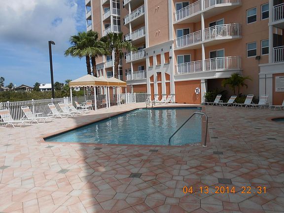 Pool area w/ Barbaque Grills