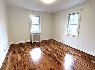 20-55 27th St #1E, Astoria, NY 11105