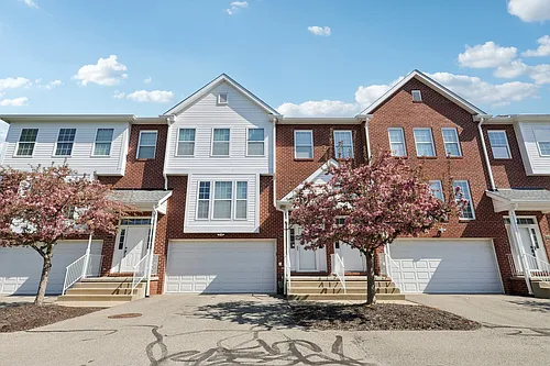 502 Lakeview Ct Photo 1